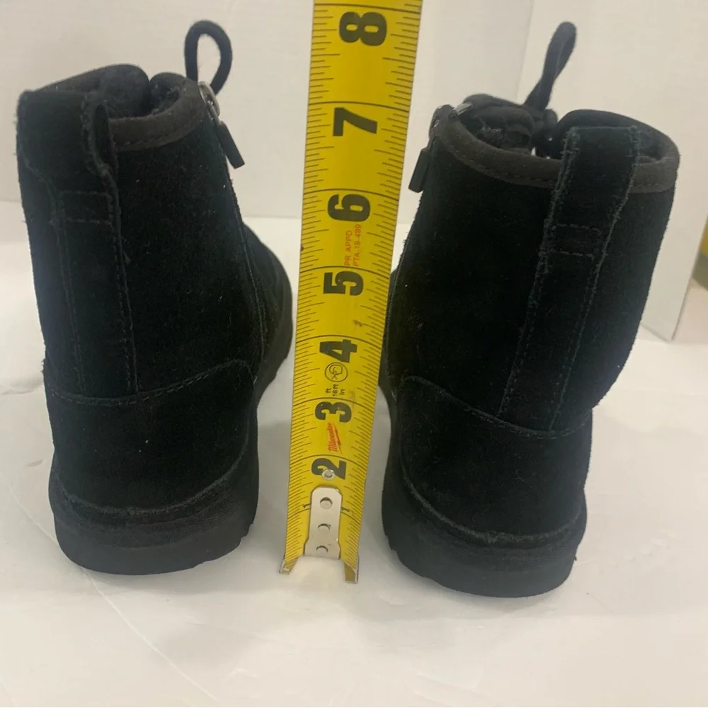 UGG Neumel II 1017326K-BLK Boots Kids US 6 Black Suede Round Toe Sheepskin